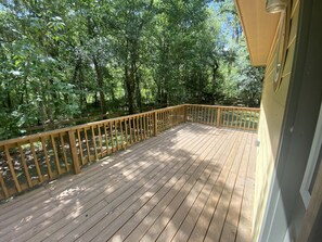 Terrace/patio - Wooded cabin w/ fishing and river access! (Cleveland)