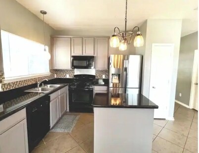 *Beautiful 3-bedroom 2 story home great location.