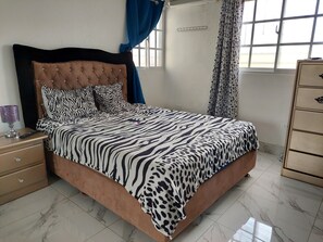 4 Schlafzimmer, Schreibtisch, Bügeleisen/Bügelbrett, kostenloses WLAN