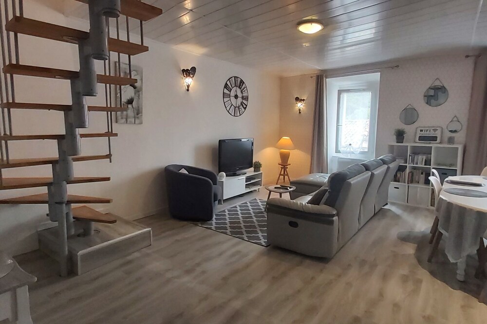 Loft Refait à Neuf Dans une Ancienne Maison de Village