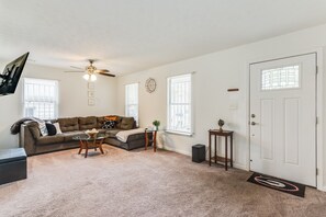 Living area - Intown Oasis close to anything (Atlanta)