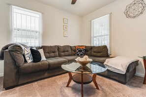 Living area - Intown Oasis close to anything (Atlanta)