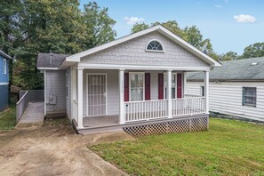 Exterior - Intown Oasis close to anything (Atlanta)