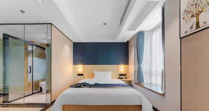 Xiangju Business Hotel (Qingyuan Gulongxia Meilin Plaza)