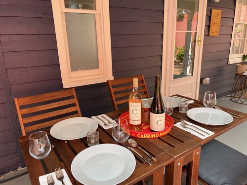 Historic Downtown Garden Oasis with Private Patio