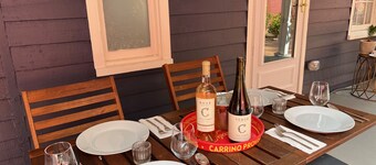 Historic Downtown Garden Oasis with Private Patio