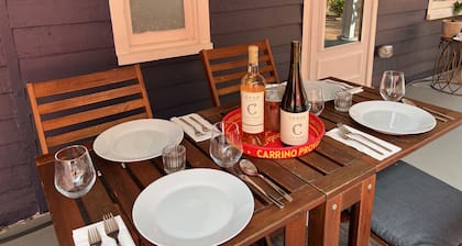 Historic Downtown Garden Oasis with Private Patio