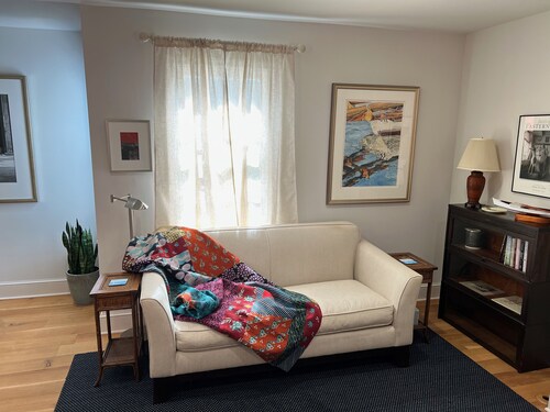 Historic Downtown Garden Oasis with Private Patio