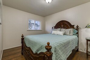 2 camere, una scrivania, ferro/asse da stiro, Wi-Fi gratuito