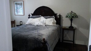 2 habitaciones, escritorio, tabla de planchar con plancha y wifi gratis 