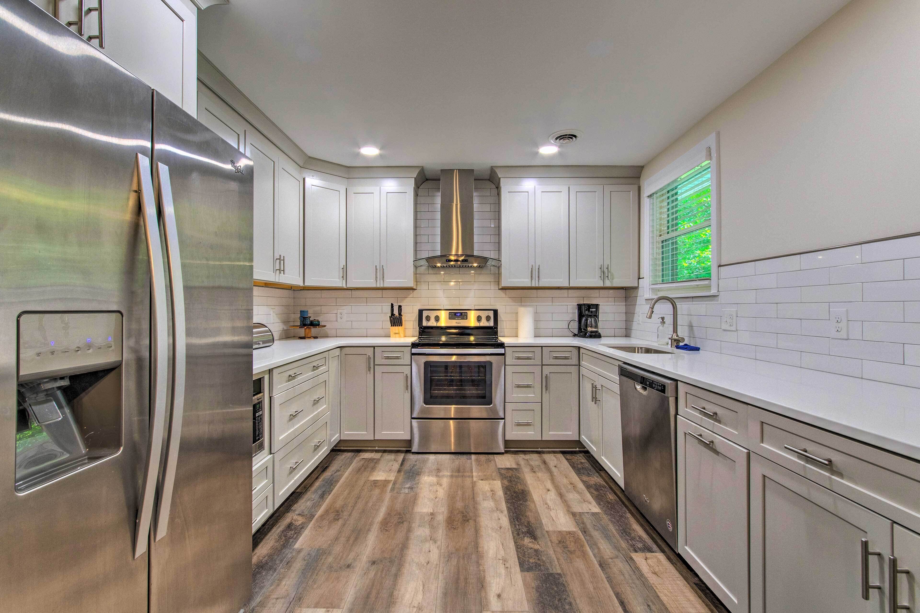 Stylish Wilmington Home, 2 Mi to Riverwalk!