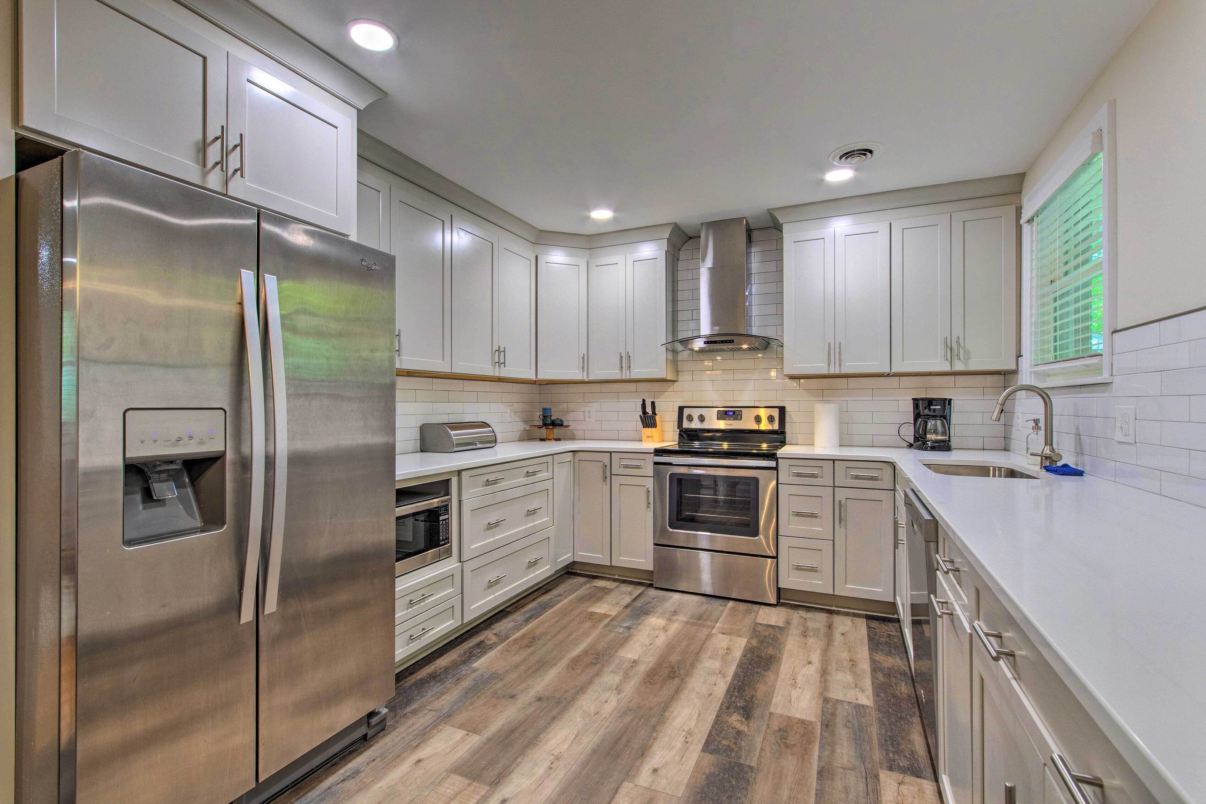 Stylish Wilmington Home, 2 Mi to Riverwalk!