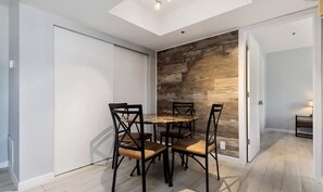 Dining - New! Remodeled Ski & Hiking Retreat - 5 min from resort! (Park City)