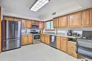 Fridge, microwave, stovetop, dishwasher