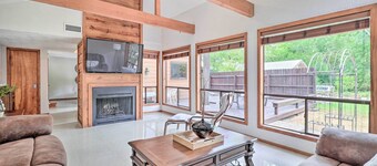 Bryan Home w/ Deck & Yard ~ 4 Mi to Texas A & M!