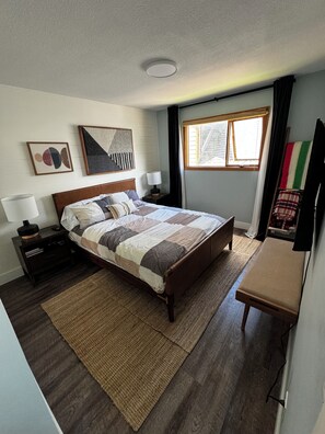 2 bedrooms, iron/ironing board, free WiFi, bed sheets