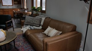 Smart TV, fireplace, stereo