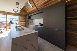 Kühlschrank, Mikrowelle, Ofen, Geschirrspüler