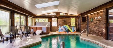 Una piscina techada, una piscina climatizada