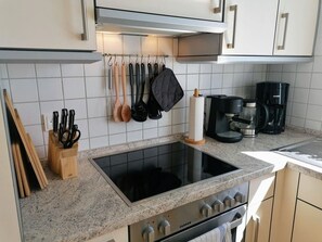 Réfrigérateur, four, plaque de cuisson, lave-vaisselle