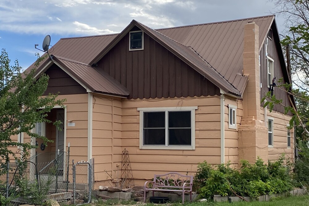 1950’s Family Ranch House - A Uintah Basin Recreational Gateway