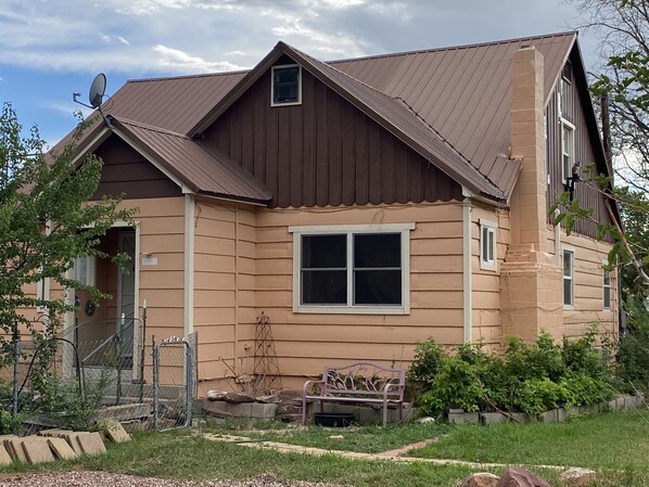 Exterior - 1950’s Family Ranch House - A Uintah Basin Recreational Gateway (Tridell)