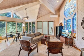 Computer monitors - 10% off - NEW!! 🌲Beautiful Lakefront Chalet | Private Beach & Kayaks 🛶 (Pocono Pines)
