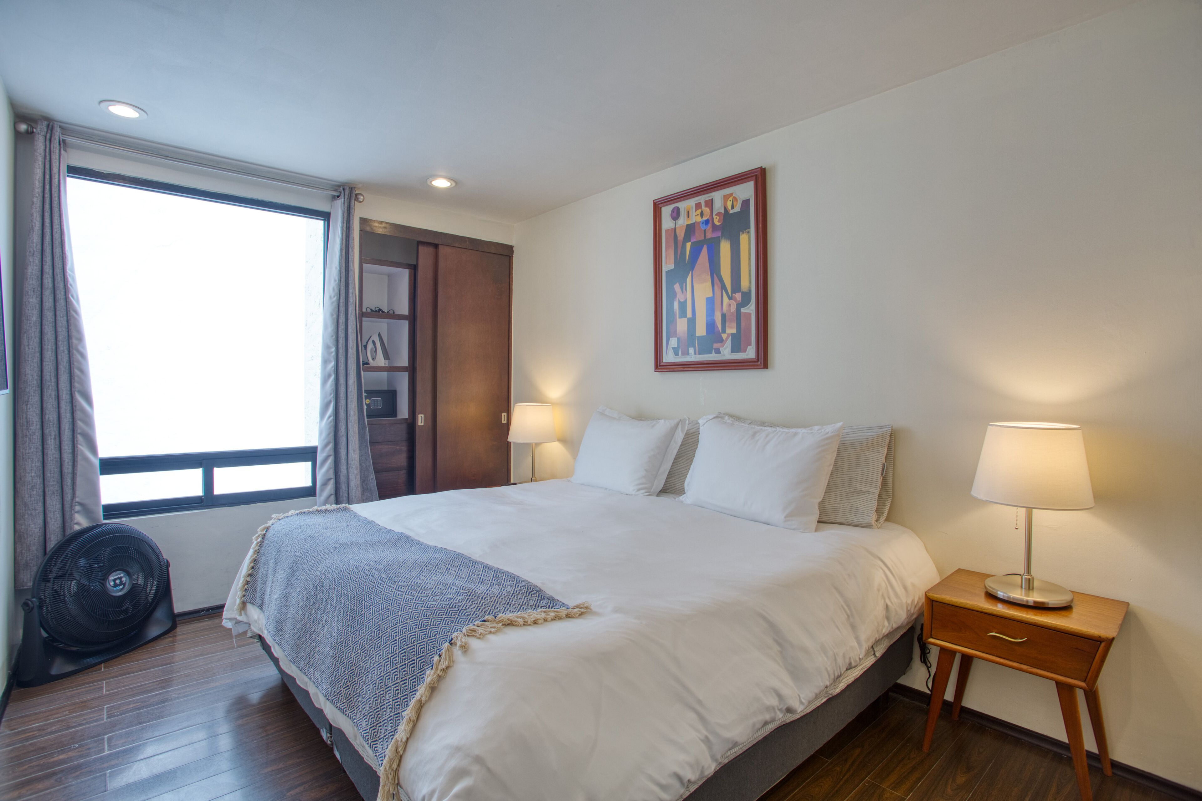 Mondrian 2 King BDRM 2 BTH Gym+Rooftop+Security in Condesa