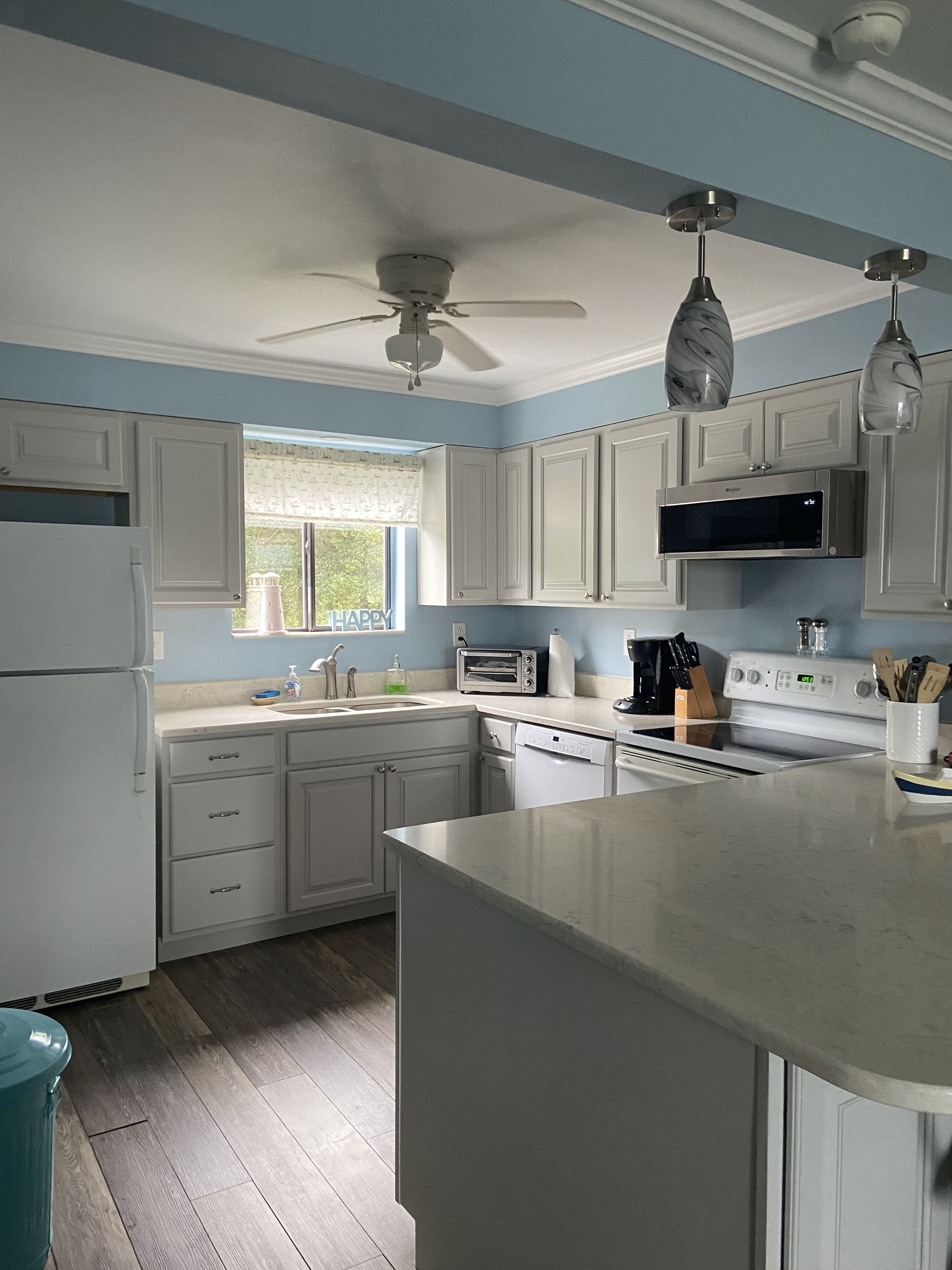 Quiet get away with gorgeous views and a ton of amenities!