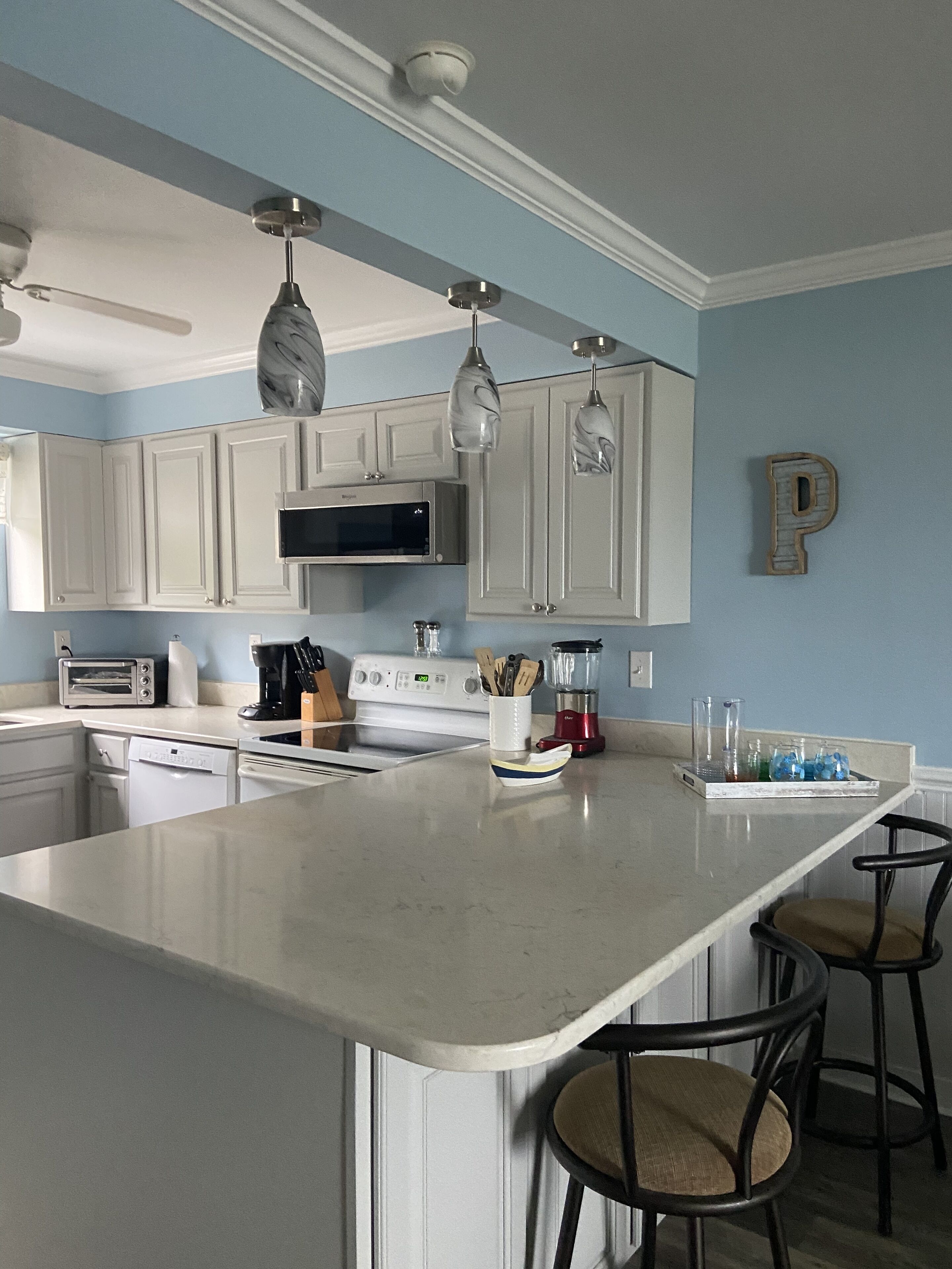 Quiet get away with gorgeous views and a ton of amenities!