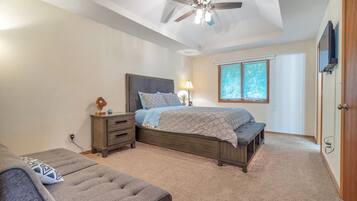 3 chambres, bureau, fer et planche à repasser, lit parapluie