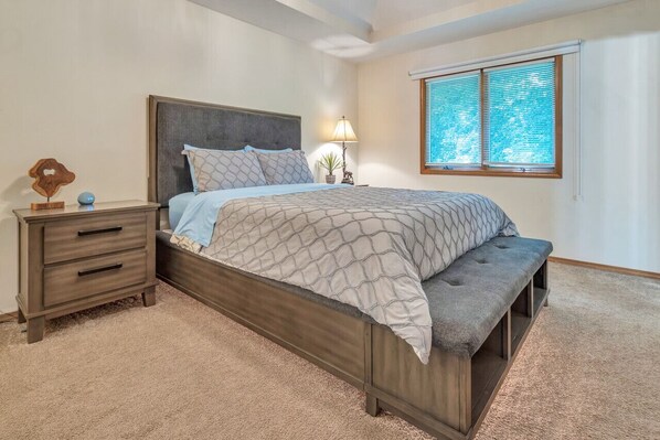 3 bedrooms, desk, iron/ironing board, travel crib