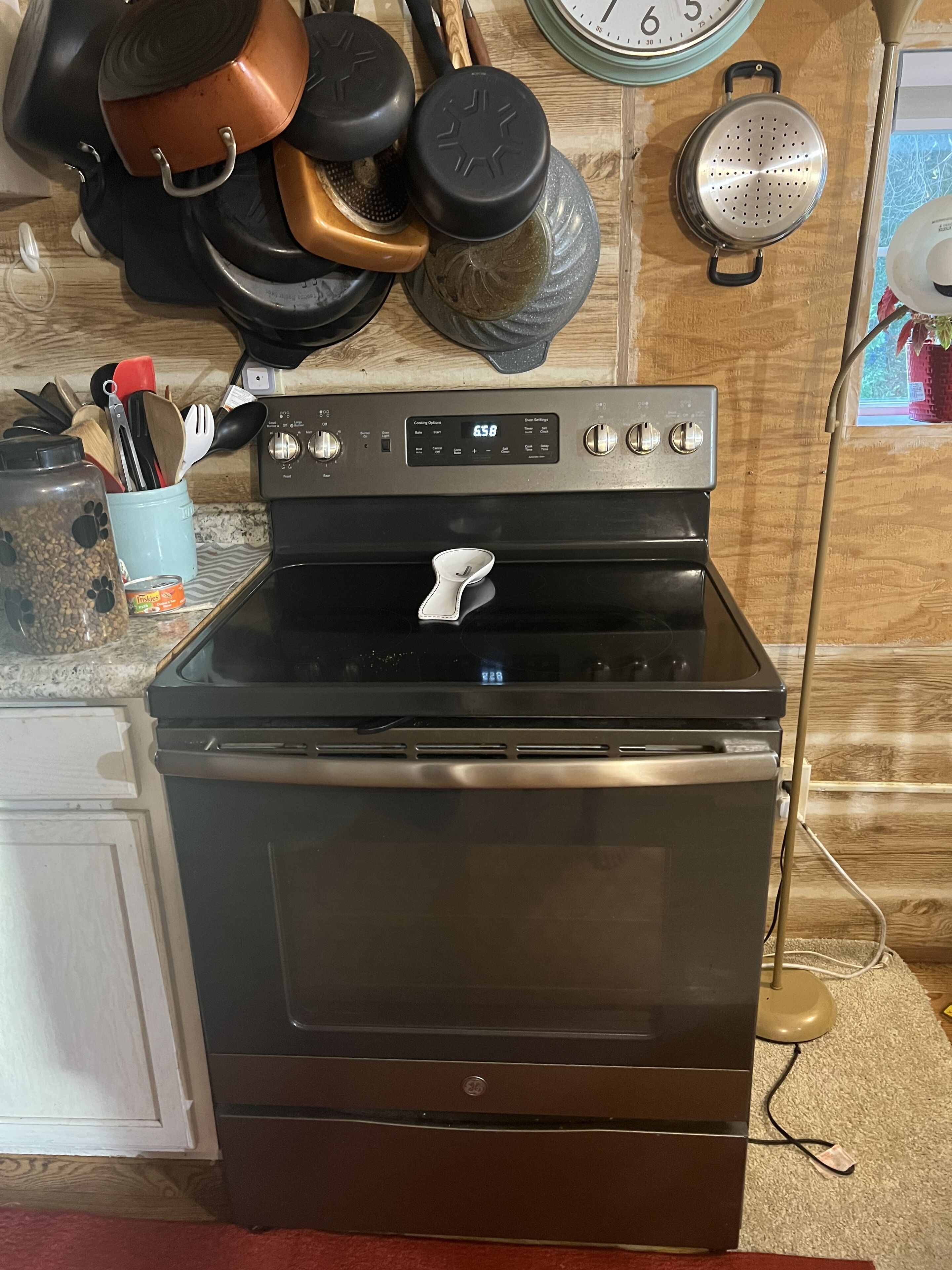 A Cheerful 1 and half house located in Missoula Montana. Sleeps 3 people only.