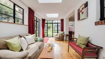 Smart TV, fireplace, offices