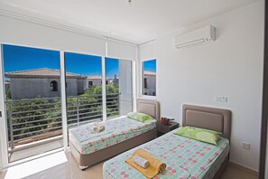 3 habitaciones, tabla de planchar con plancha, internet y ropa de cama 