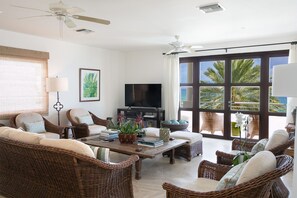 Televisión, libros y estéreo 