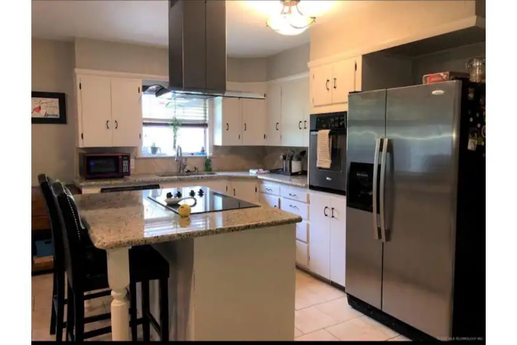 Cheerful 3 bedroom 2 bathroom home.