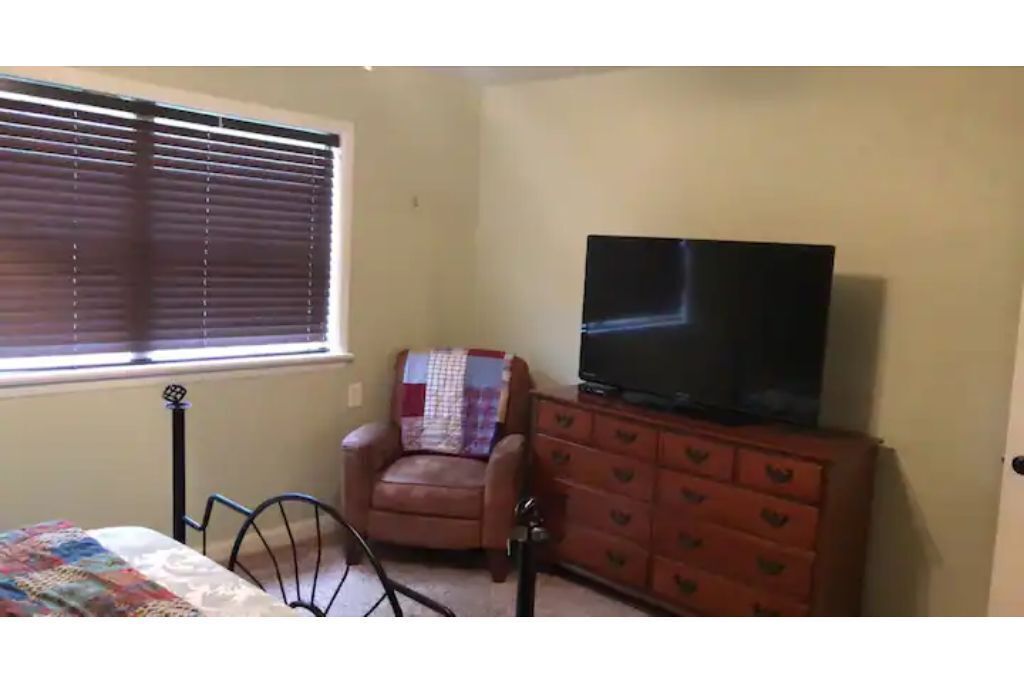 Cheerful 3 bedroom 2 bathroom home.