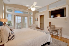 4 bedrooms, desk, iron/ironing board, free WiFi - Sea Palms - Steps to the beach, 360 Views (St. Augustine)