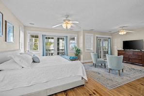 4 عدّة غرف نوم ومكتب ومكواة/لوح كي وواي فاي مجانًا