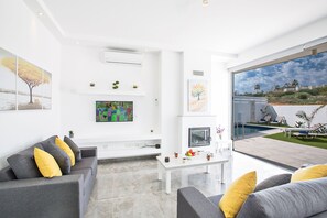 TV - Rent Your Dream Protaras Holiday Villa and Look Forward to Relaxing Beside Your Private Pool (Protaras)
