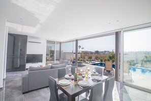 Outdoor dining - The Ultimate 5 Star Holiday Villa in Protaras with Private Pool and Close to the Beach (Protaras)