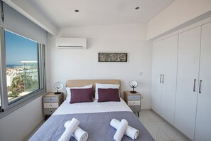2 bedrooms, iron/ironing board, WiFi