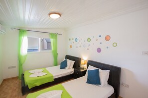3 bedrooms, iron/ironing board, Internet, bed sheets