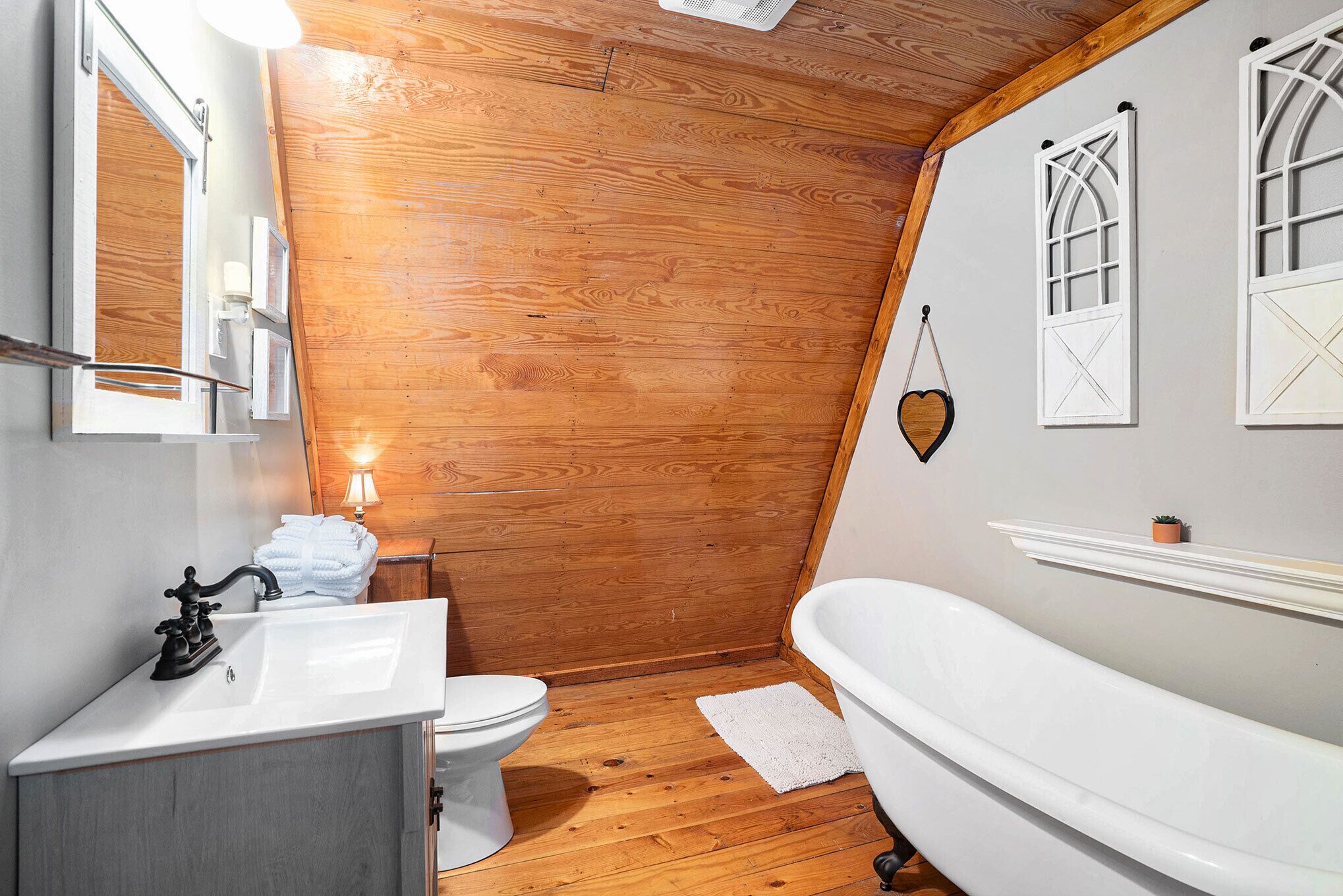 Brand New!!! Storybook 2 Bdrm/2 Bath Mtn Cottage