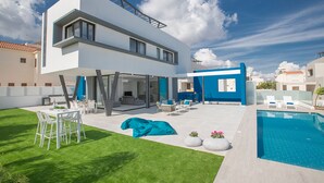 A modern two-story house with a large backyard, a swimming pool, and outdoor seating. - The Complete Guide to Renting Your Exclusive Holiday Villa in Protaras with Private Pool and Close to the Beach (Protaras)