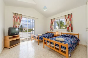 3 bedrooms, iron/ironing board, WiFi, bed sheets