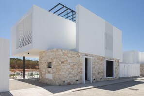 Exterior - Rent Your Dream Protaras Holiday Villa and Look Forward to Relaxing Beside Your Private Pool (Protaras)