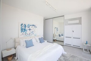 4 bedrooms, iron/ironing board, Internet, bed sheets
