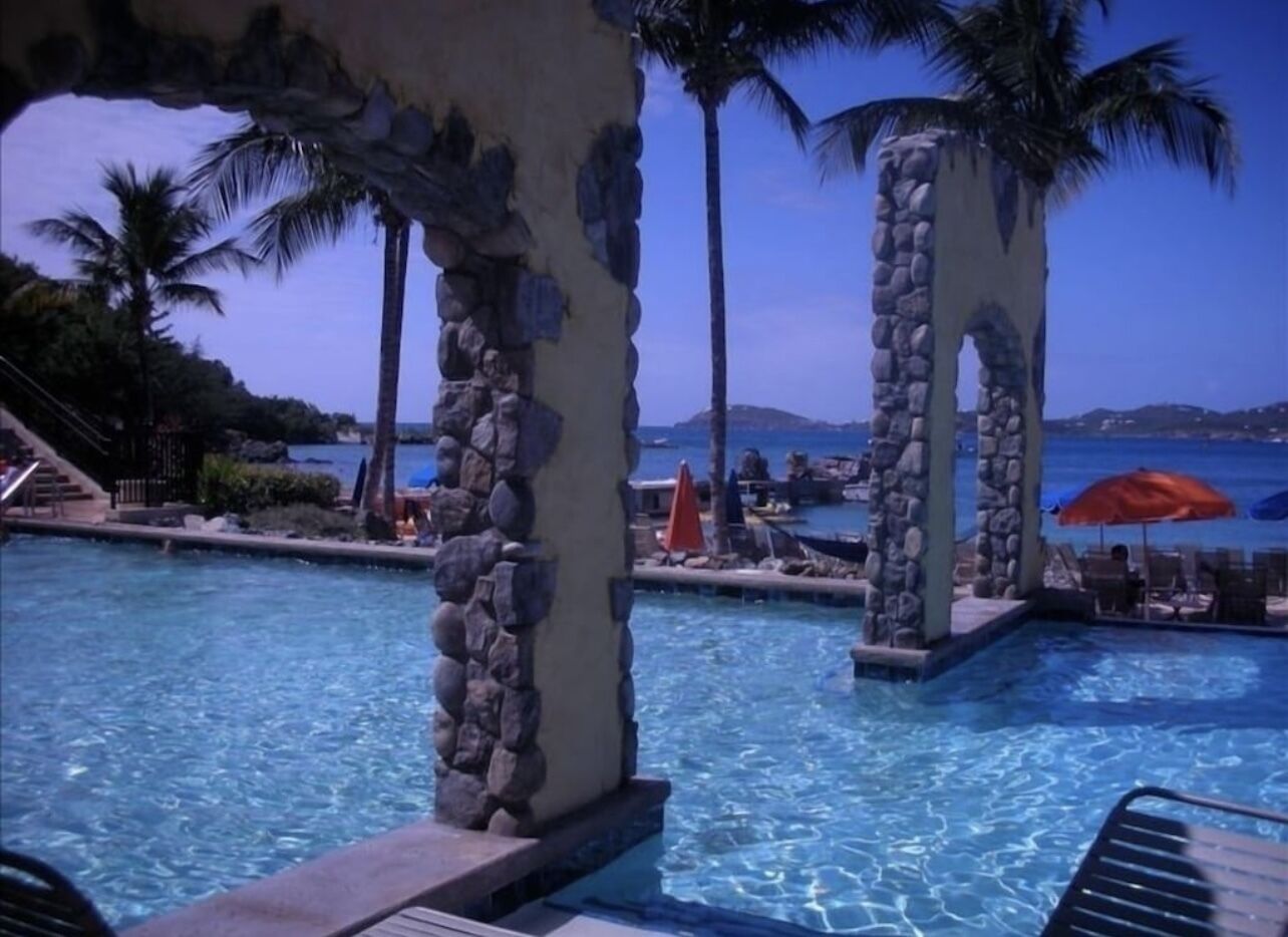 Utendørsbasseng og et oppvarmet basseng